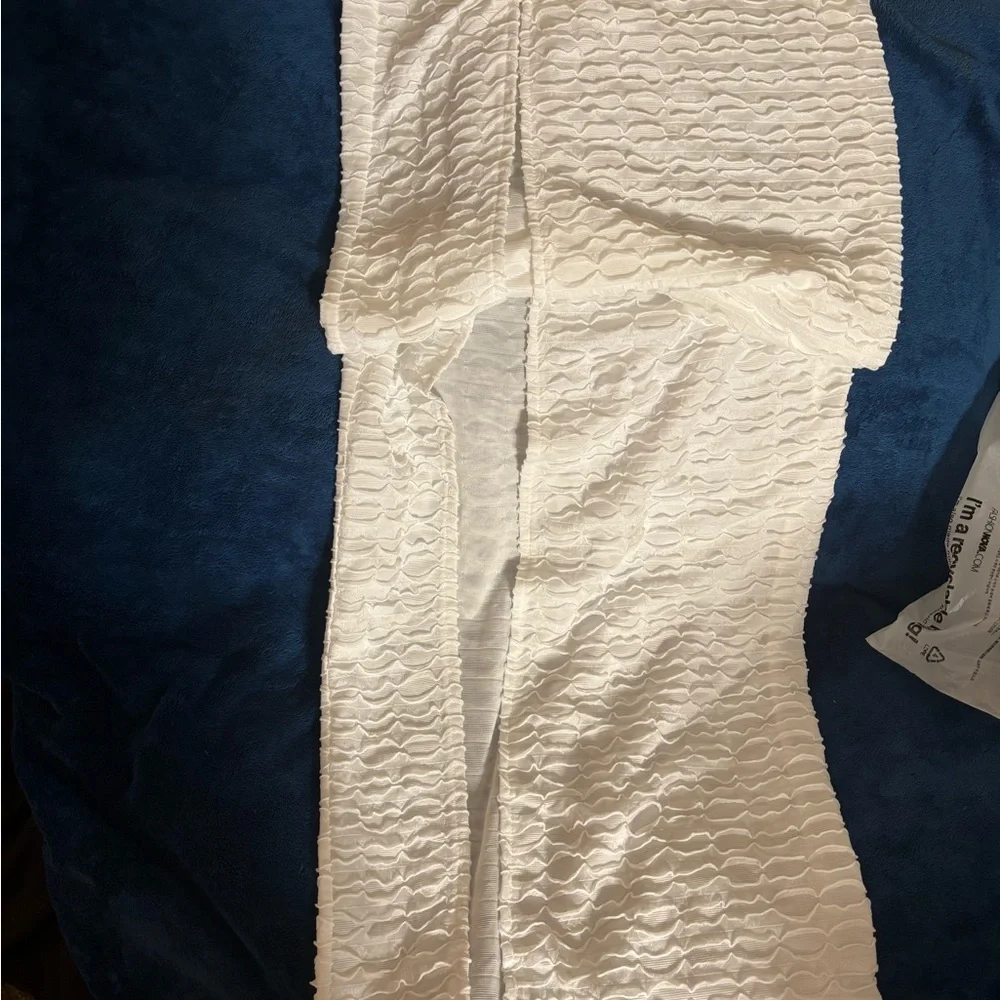 Fashion Nova White Textured Set with Gold Detail - Picture 4 of 5